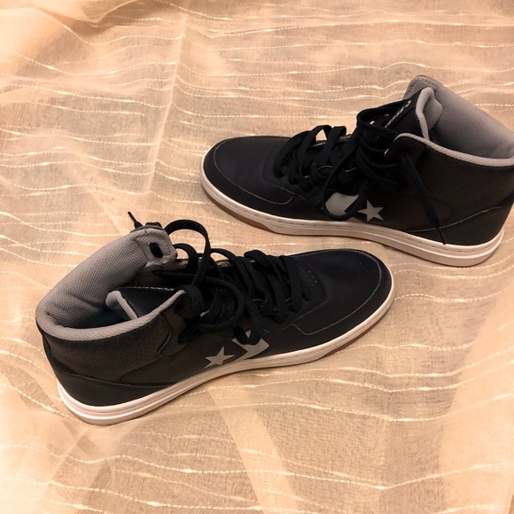 Men’s blue mid top converse